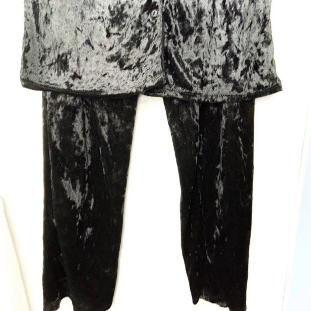 JV Joan‎ Vase Black Crushed Velvet 2PC Loungewear Pajamas Set Medium